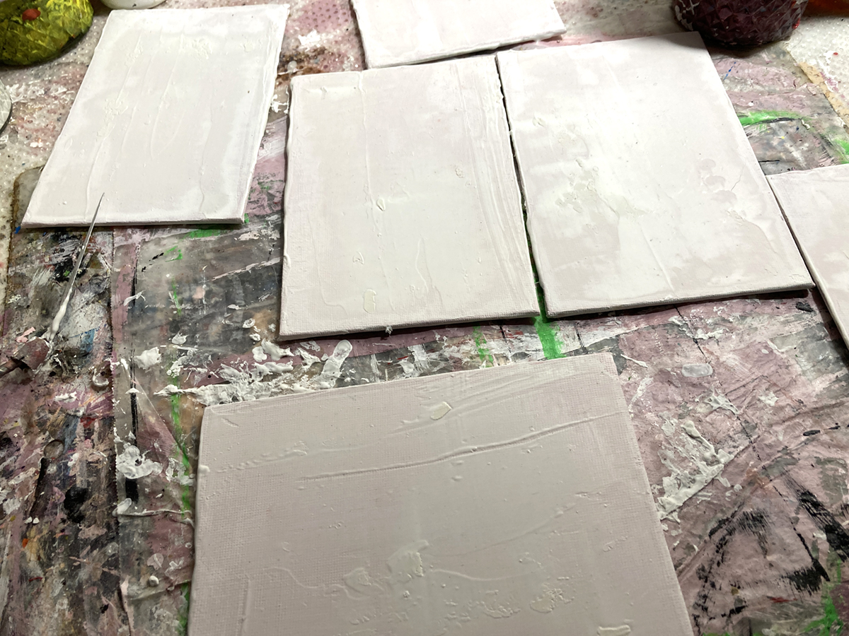 KaPrepping canvas boards with modeling paste